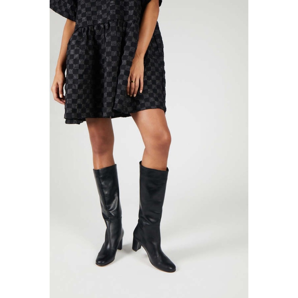 INTENTIONALLY BLANK Pam Boot Size Size 9